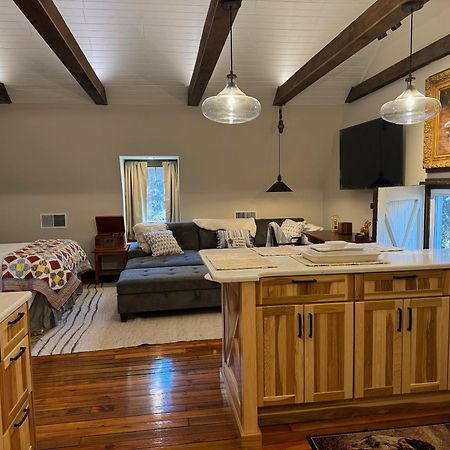 South Broadway Manor B&B - Near Fallingwater, Ohiopyle State Park, Hiking & Biking Trails Gap Scottdale ภายนอก รูปภาพ