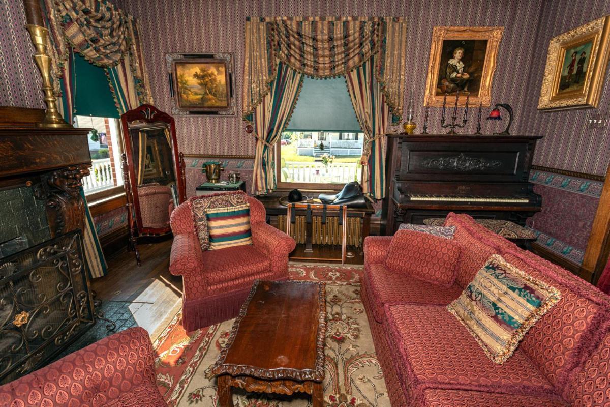 South Broadway Manor B&B - Near Fallingwater, Ohiopyle State Park, Hiking & Biking Trails Gap Scottdale ภายนอก รูปภาพ