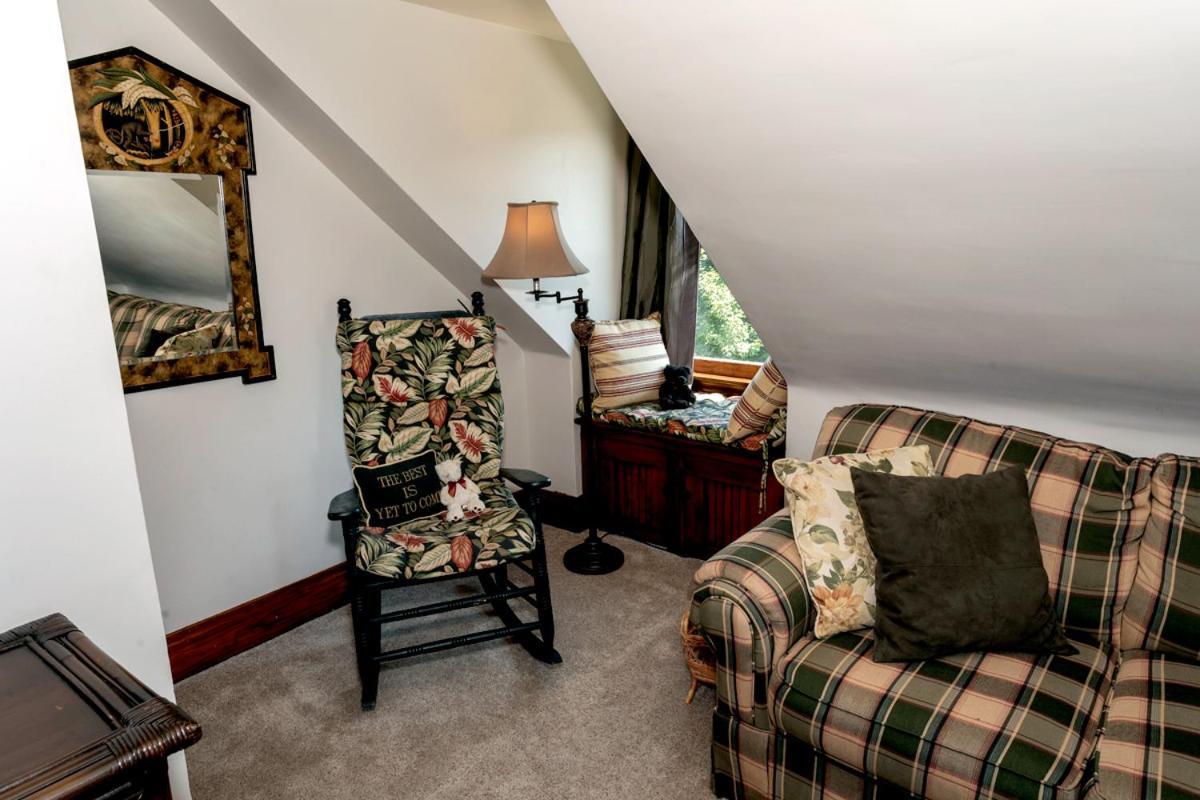 South Broadway Manor B&B - Near Fallingwater, Ohiopyle State Park, Hiking & Biking Trails Gap Scottdale ภายนอก รูปภาพ