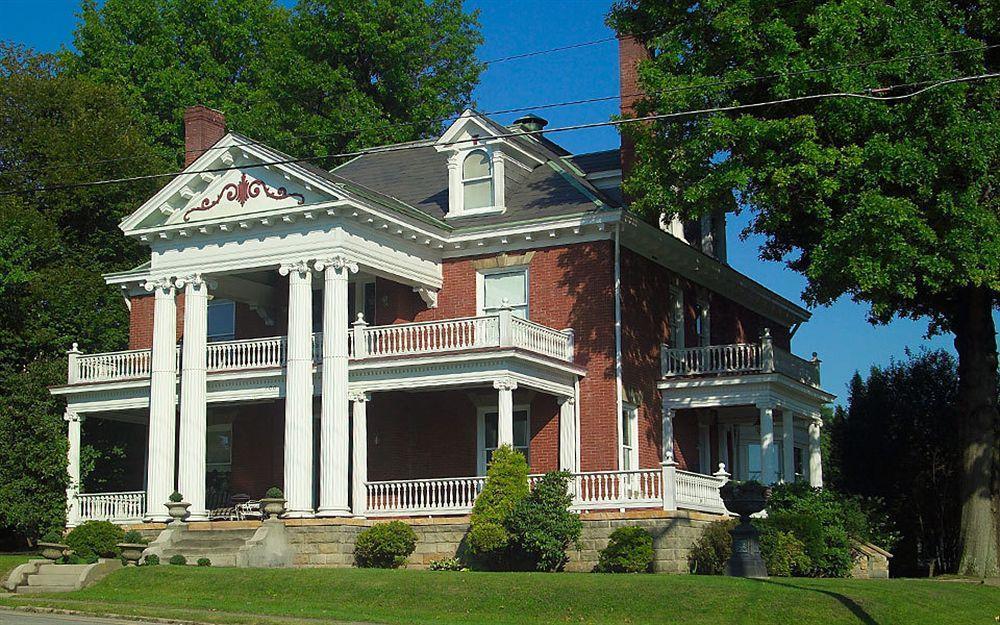 South Broadway Manor B&B - Near Fallingwater, Ohiopyle State Park, Hiking & Biking Trails Gap Scottdale ภายนอก รูปภาพ